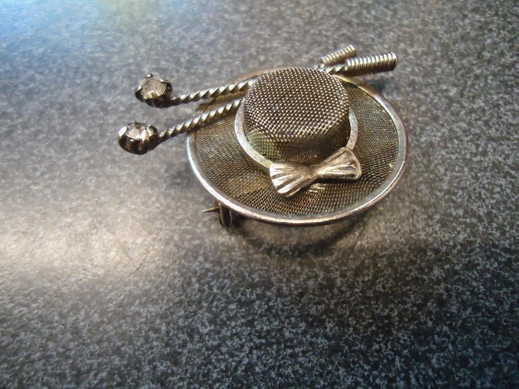 Art Deco  Dames golfspeld broche, Antiek en Kunst, Antiek | Kleding en Accessoires, Ophalen of Verzenden, Dames