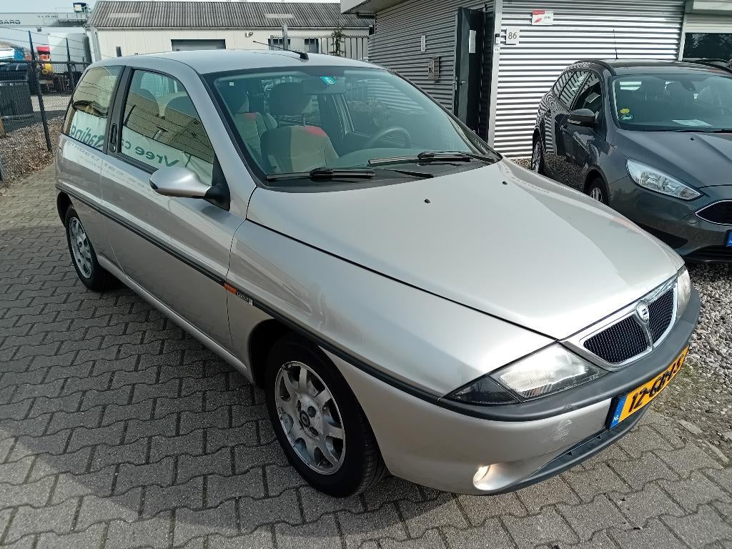 Lancia Y 1.2 16V 2000 AIRCO, NIEUWE APK! UNIEK! ZEER ZUINIG, Voorwielaandrijving, 15 km/l, 4 cilinders, Origineel Nederlands