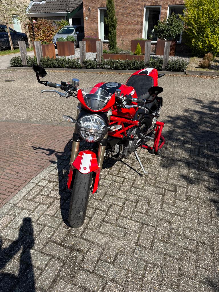 Ducati Monster 1100 EVO, 2 cilinders, Motorrijbewijs A, Particulier, Sportuitlaat