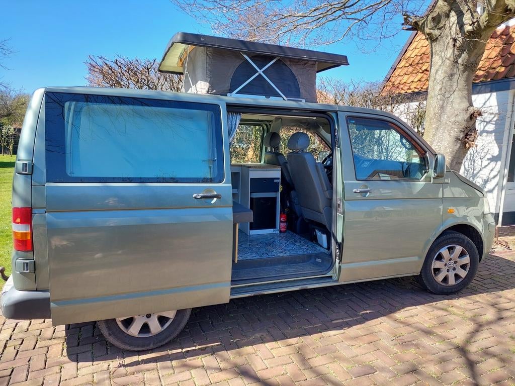VW T5 TDI 77 kW uit 2004 Camperbus te koop, Caravans en Kamperen, Campers, Particulier, tot en met 4, Half-integraal, Volkswagen