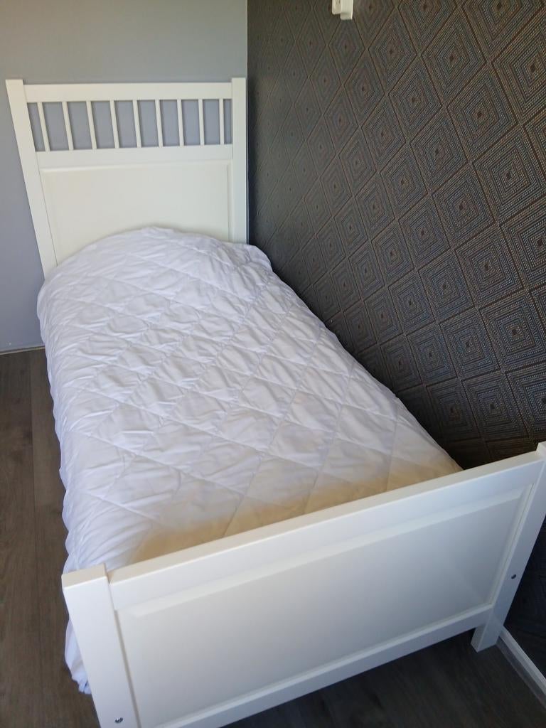 zgan 1 persoons wit bed zonder matras nu 30 euro, Huis en Inrichting, Slaapkamer | Bedden, 90 cm, Eenpersoons, Wit, Ophalen of Verzenden