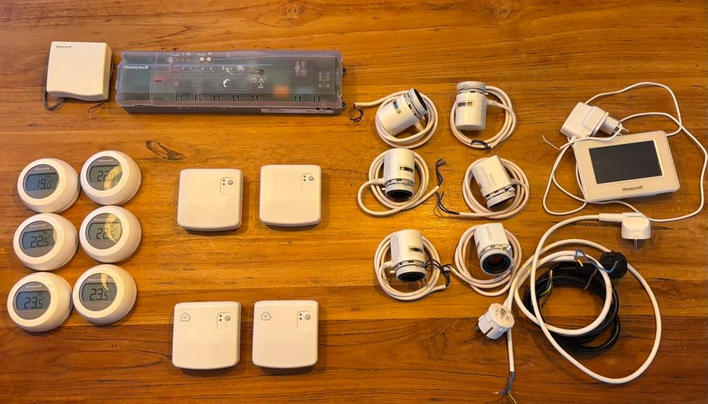 Compleet Honeywell Evohome systeem, Ophalen of Verzenden, Slimme thermostaat, Gebruikt