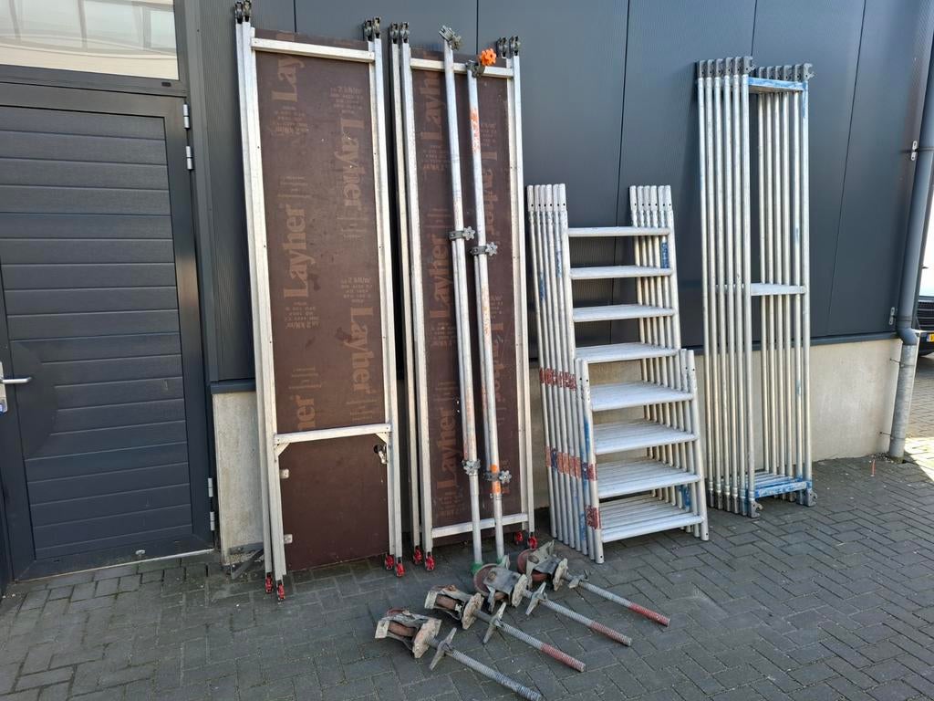 Layher aluminium rolsteiger 80x285 ,werkhoogte 8,2 mtr, Doe-het-zelf en Verbouw, Steigers, Ophalen, Zo goed als nieuw, Rolsteiger of Kamersteiger