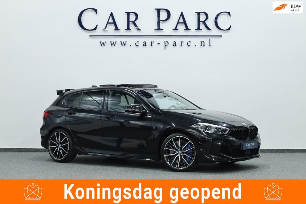 BMW 1-serie M135i xDrive 306+PK M-PERFORMANCE/LED/VIRTUAL/SF, Auto's, 1998 cc, Gebruikt, 4 cilinders, Zwart