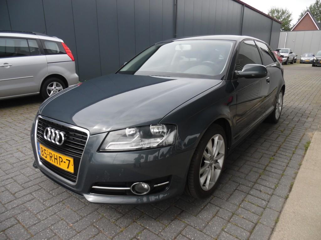 Audi A3 1.6 TDI AMBIT. PL.B, Auto's, Audi, Voorwielaandrijving, 4 cilinders, Origineel Nederlands, 140 €/maand
