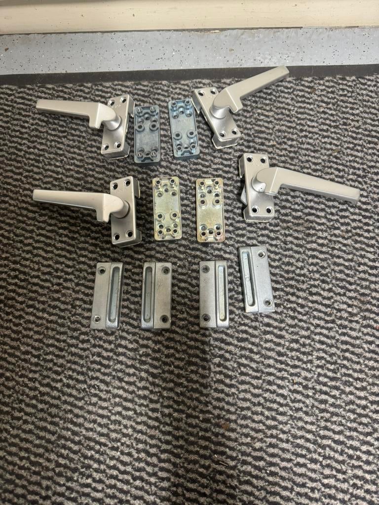 Nieuwe raamhefboompjes, Ophalen, Nieuw