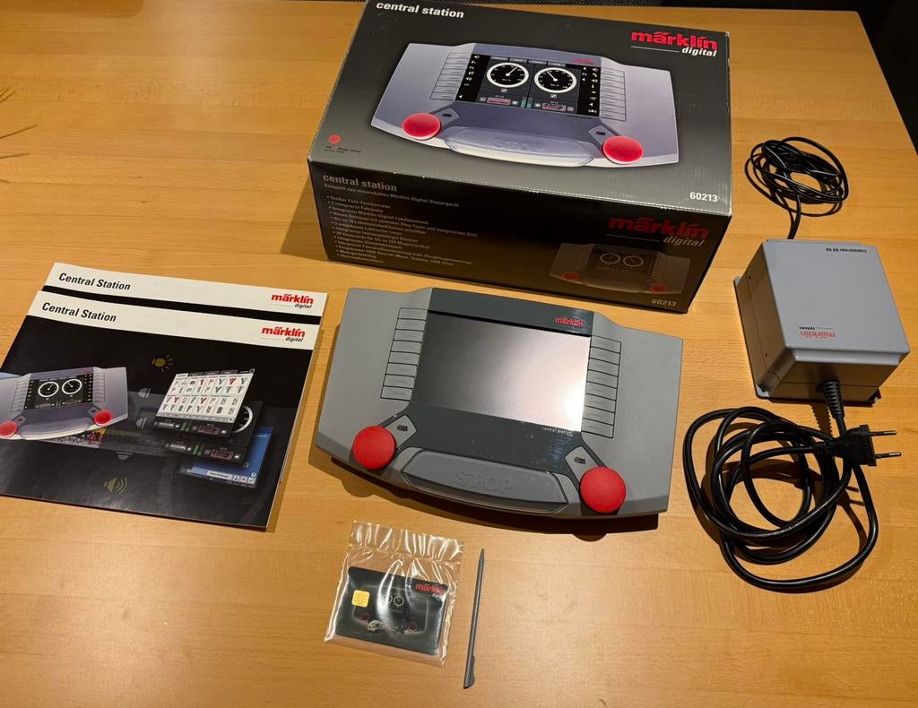 Märklin Central Station 2 (CS2) + 60052 Transformator, Hobby en Vrije tijd, Modeltreinen | H0, Zo goed als nieuw, Transformator of Voeding