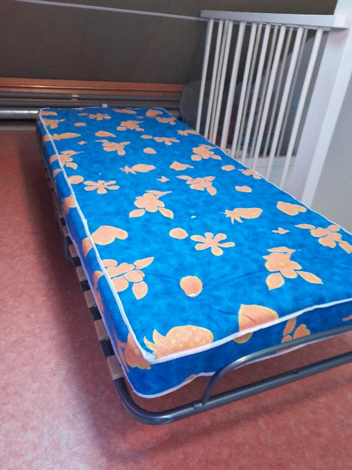 Opklapbed, Huis en Inrichting, Slaapkamer | Bedden, Zo goed als nieuw, Eenpersoons, 80 cm, 190 cm of minder, Metaal, Blauw, Ophalen