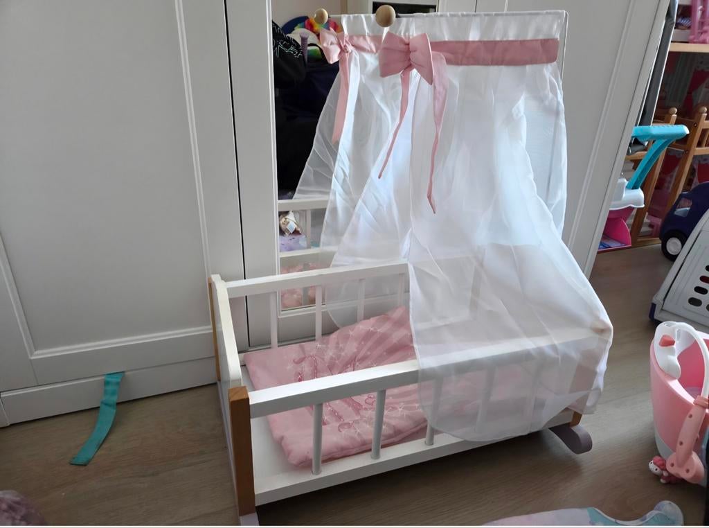 Schattig poppenwiegje met hemeltje en roze dekentje, Ophalen of Verzenden, Zo goed als nieuw, Wieg