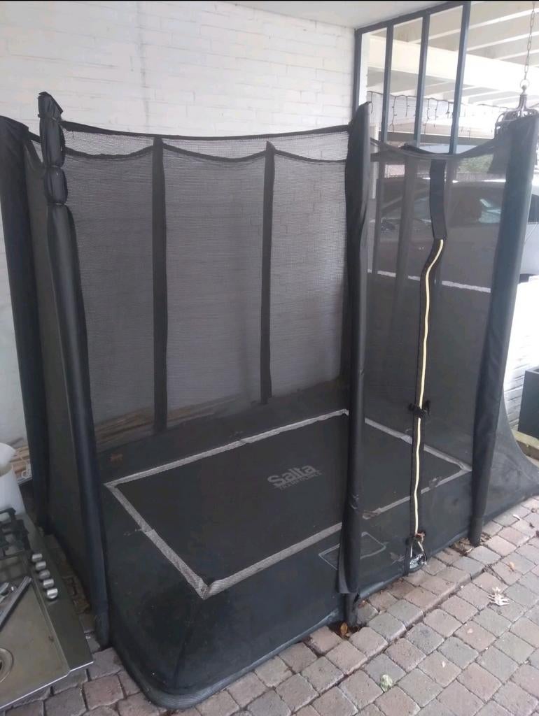 Een trampoline, Salta inground. Wegens verhuizing, Ophalen
