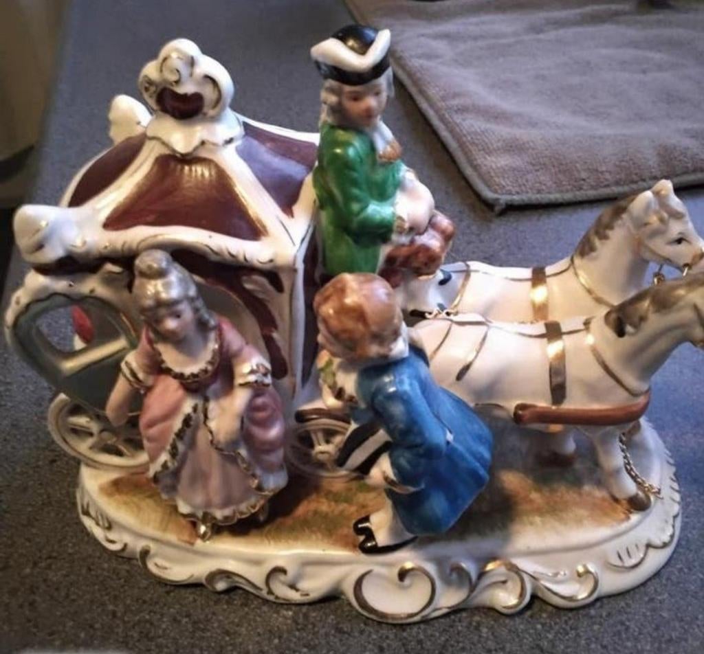 Leuke porseleinen koets in nette staat bieden, Antiek en Kunst, Antiek | Porselein, Ophalen