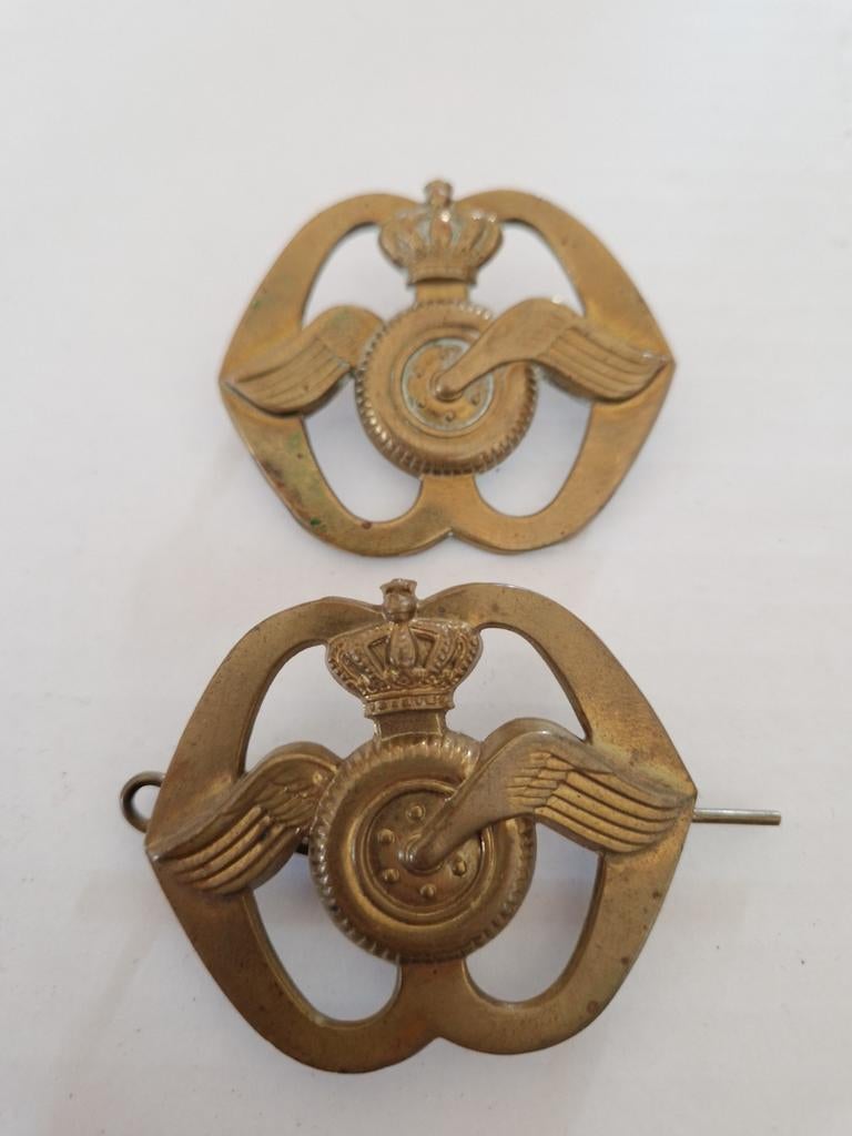 Baretembleem AAT, Verzamelen, Ophalen of Verzenden, Landmacht, Nederland, Embleem of Badge