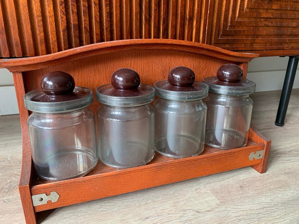 Vintage kruidenrek met 4 glazen voorraadpotten, Gebruikt, Hout, Ophalen of Verzenden, Voorraadpot