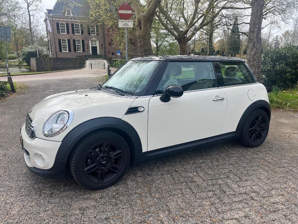 Mini 1.6 ONE 2011 Wit, Auto's, Mini, Voorwielaandrijving, 40 €/maand, Beige, 4 stoelen