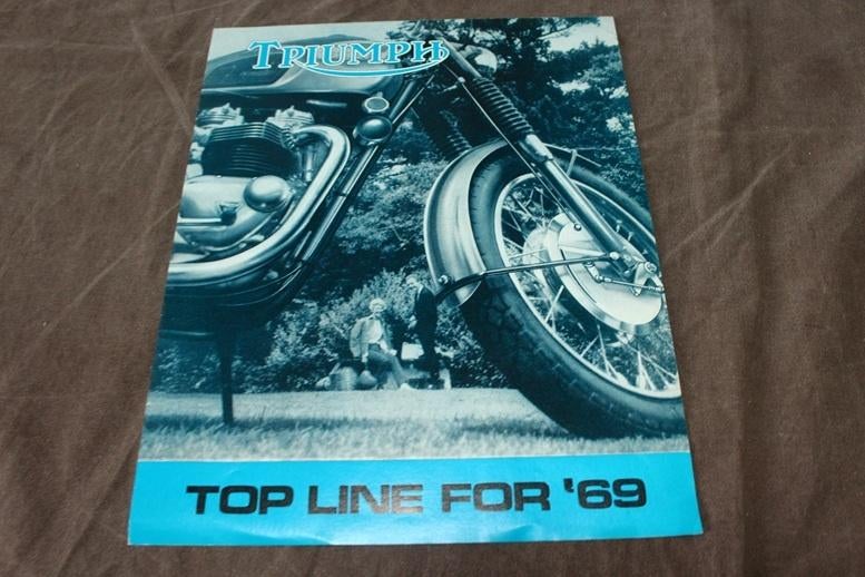 Triumph 1969 motorfiets verkoop folder TR25W T100 TR6 T120, Ophalen of Verzenden, Triumph