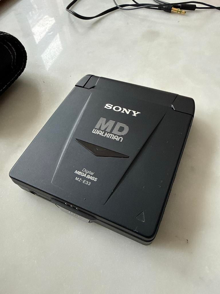 Sony MD Walkman MZ-E33 + accessoires (MiniDisc speler), Ophalen of Verzenden, Minidisc-speler