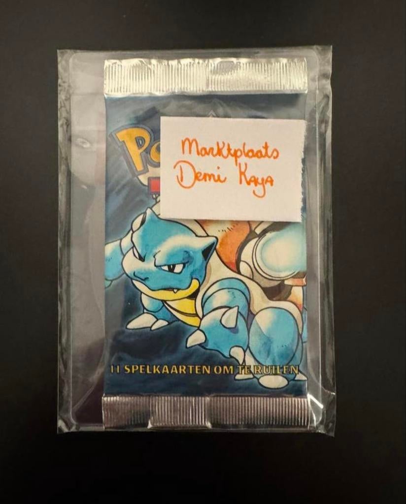 Pokémon Base Set Booster Pack Blastoise Art HEAVY 1999 NL, Ophalen, Nieuw, Booster