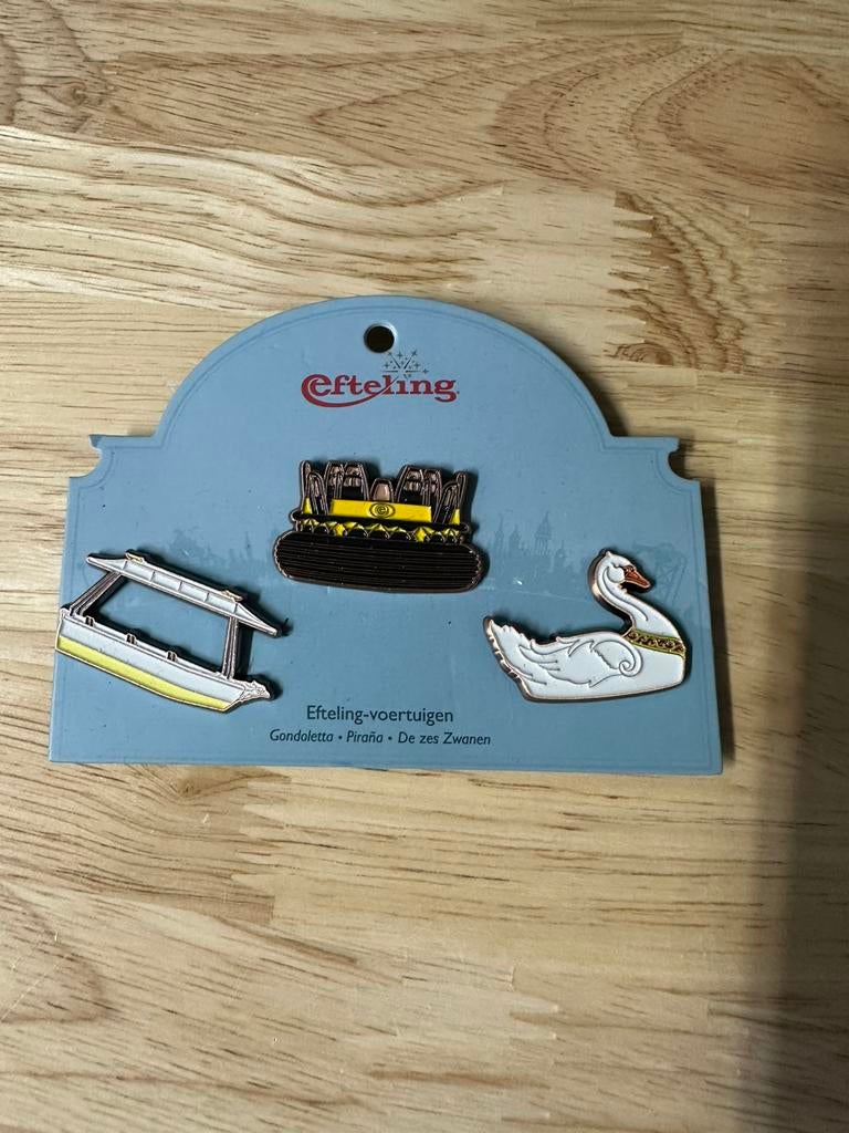 Efteling pins voertuigenset, Verzamelen, Efteling, Ophalen of Verzenden, Zo goed als nieuw, Button of Speldje