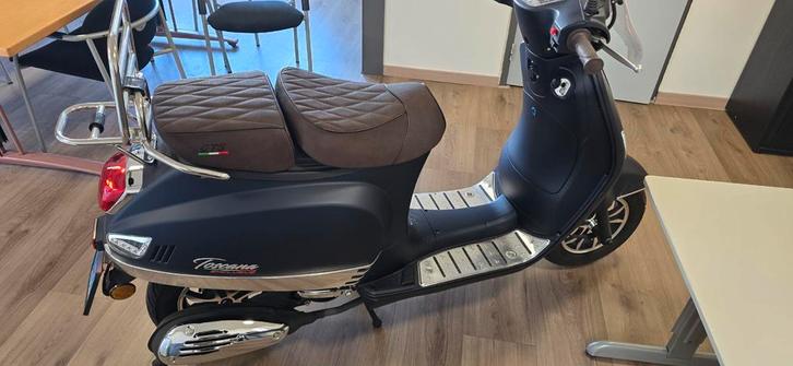 Nieuwe GTS Toscana 700KM!!!, Fietsen en Brommers, Snorfietsen en Snorscooters, Nieuw, Overige merken, Benzine, Ophalen