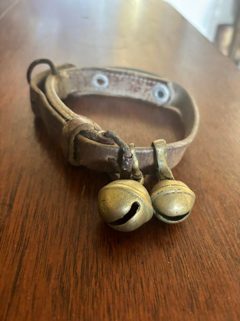 Antieke koperen bellenband, Antiek en Kunst, Curiosa en Brocante, Verzenden