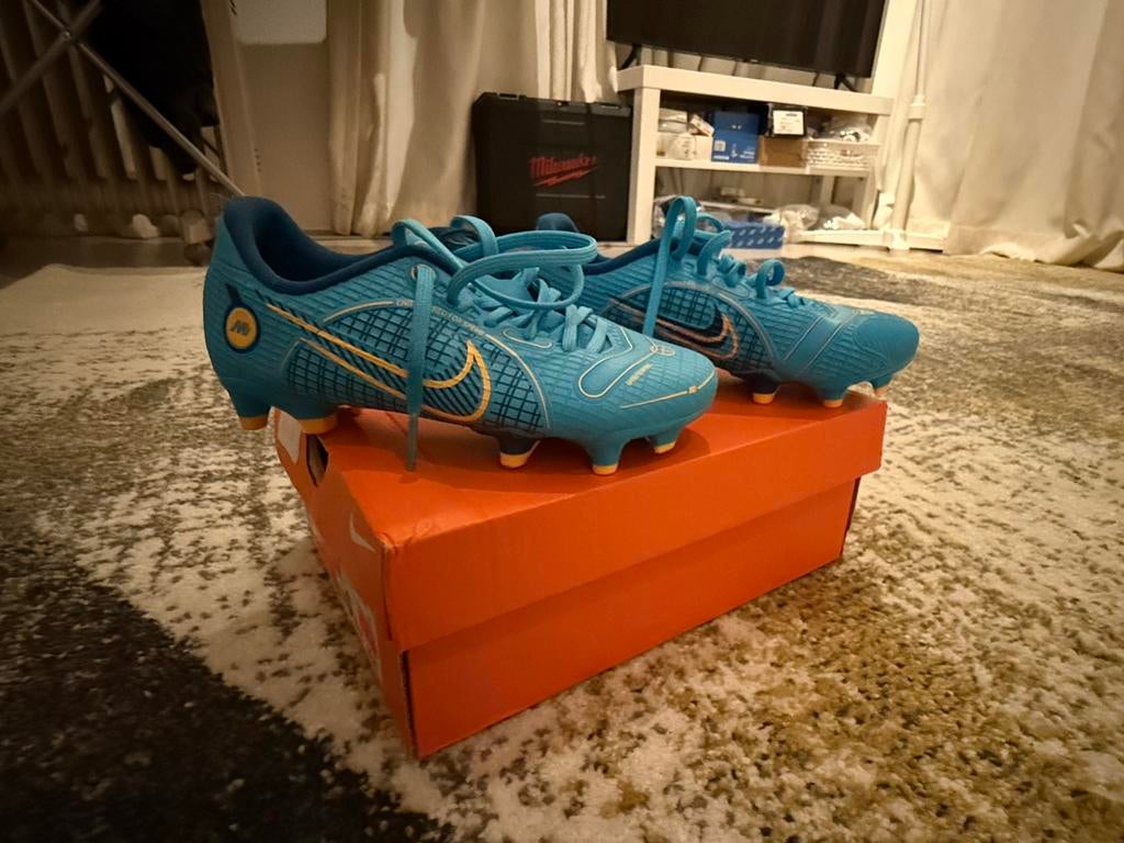 Nike Jr. Vapor 14 Academy FG/MG Voetbalschoenen ( 27,5 ), Sport en Fitness, Voetbal, Ophalen of Verzenden, Nieuw, Schoenen