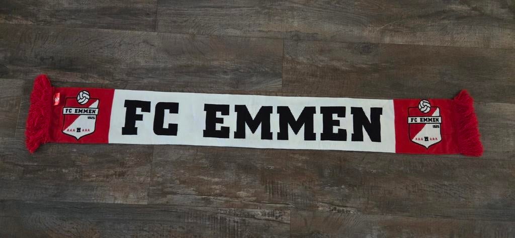 Sjaal FC Emmen, Verzamelen, Sportartikelen en Voetbal, Ophalen of Verzenden, Zo goed als nieuw, Overige binnenlandse clubs, Vaantje of Sjaal