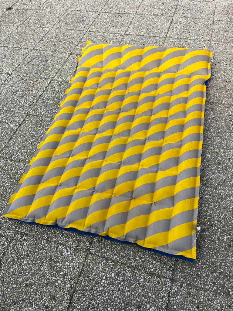 Luchtbed canvas 2 pers met pomp., Caravans en Kamperen, Ophalen, Zo goed als nieuw, 2-persoons