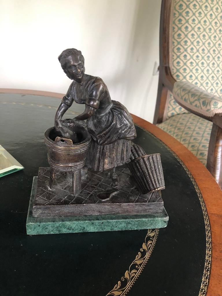 Charmant Bronzen beeldje van een wasvrouw, Ophalen, Zo goed als nieuw, Mens