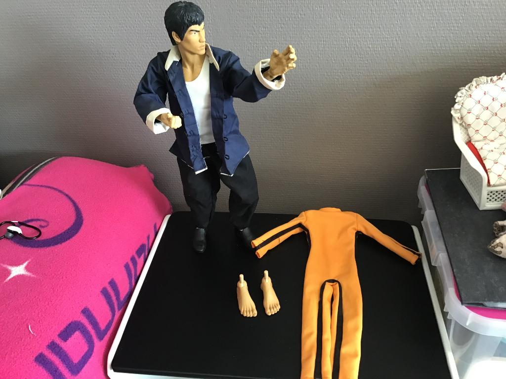 Bruce lee 18 inch (1/4) verzendkosten 13€, Ophalen of Verzenden, Zo goed als nieuw, Film, Actiefiguur of Pop
