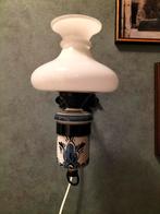 Appart Delfts Blauw Wandlamp je met melkwitte kap, Ophalen of Verzenden, Gebruikt, Glas