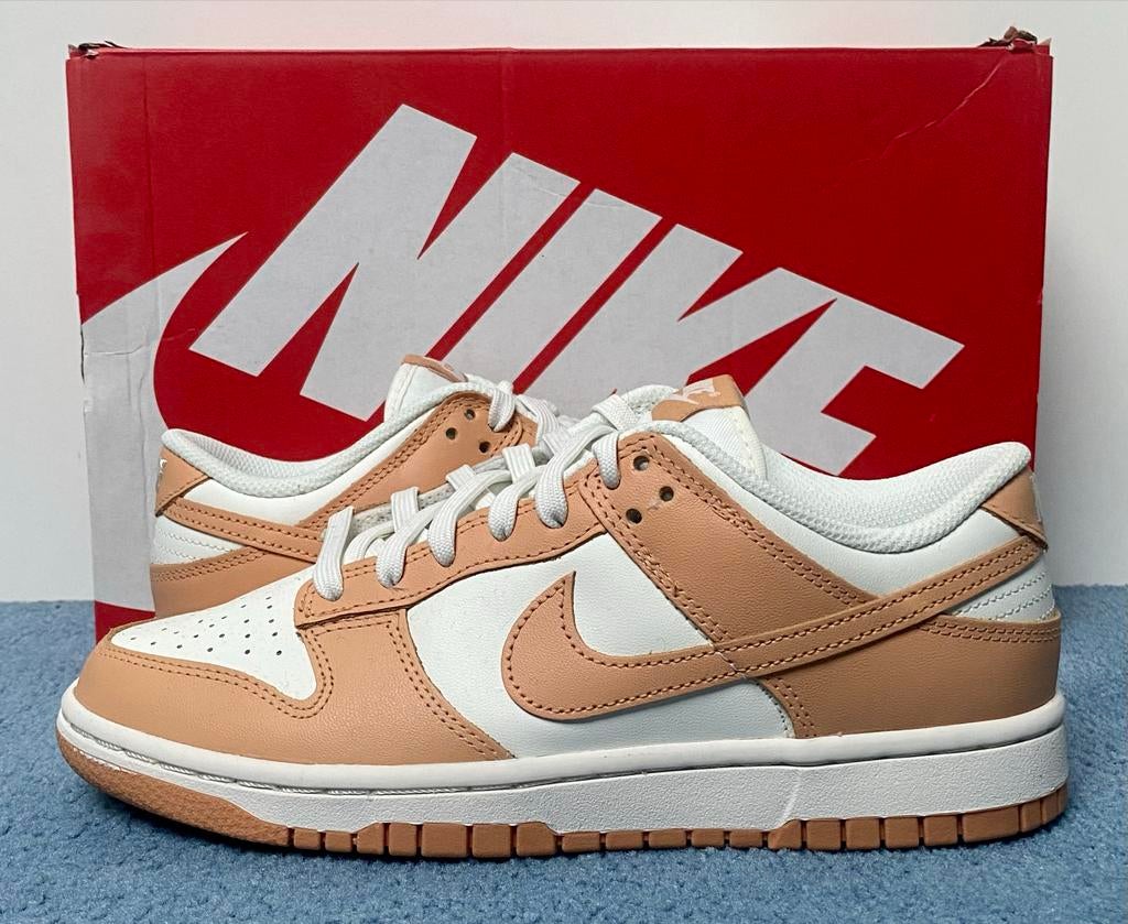 Nike Dunk Low Sail Harvest Moon (W) - Maat 38.5, Ophalen of Verzenden, Nieuw, Beige, Sneakers of Gympen