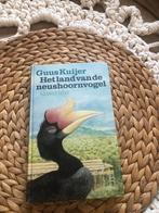 Het land van de neushoornvogel - Guus Kuijer, Ophalen of Verzenden, Gelezen, Fictie algemeen