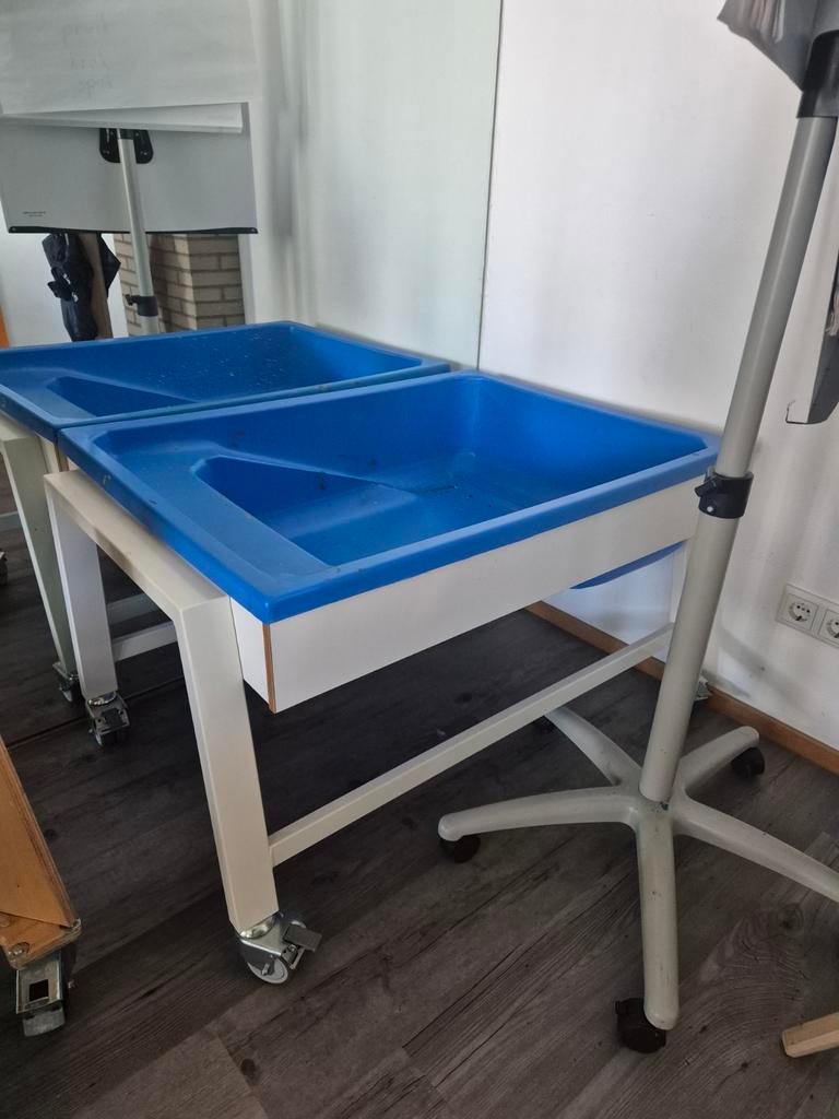 Zand- en watertafel - ongebruikt met verfvlekken, Ophalen