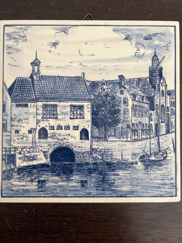 Delfts blauw tegeltje met grachtenpand en boot, Ophalen of Verzenden