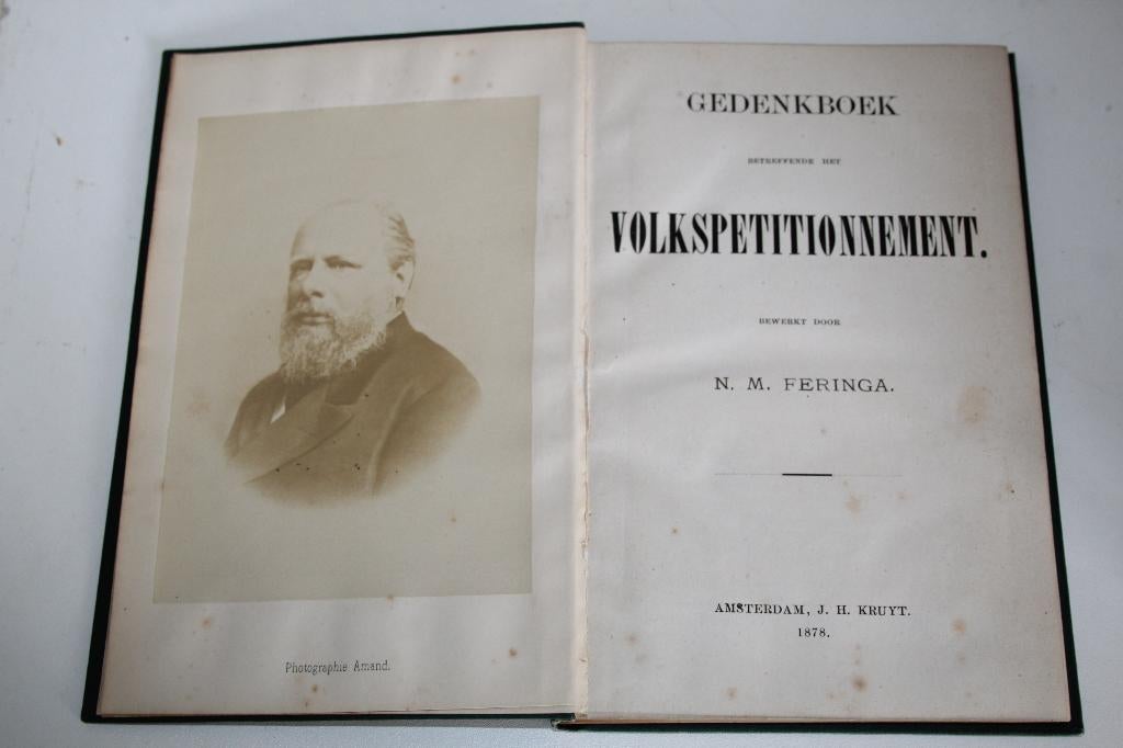Gedenkboek subsidiëring Bijz. Onderwijs met foto Willem III, Antiek en Kunst, Ophalen of Verzenden