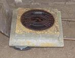 oude gietijzeren putdeksel put met betonnen rand, Ophalen