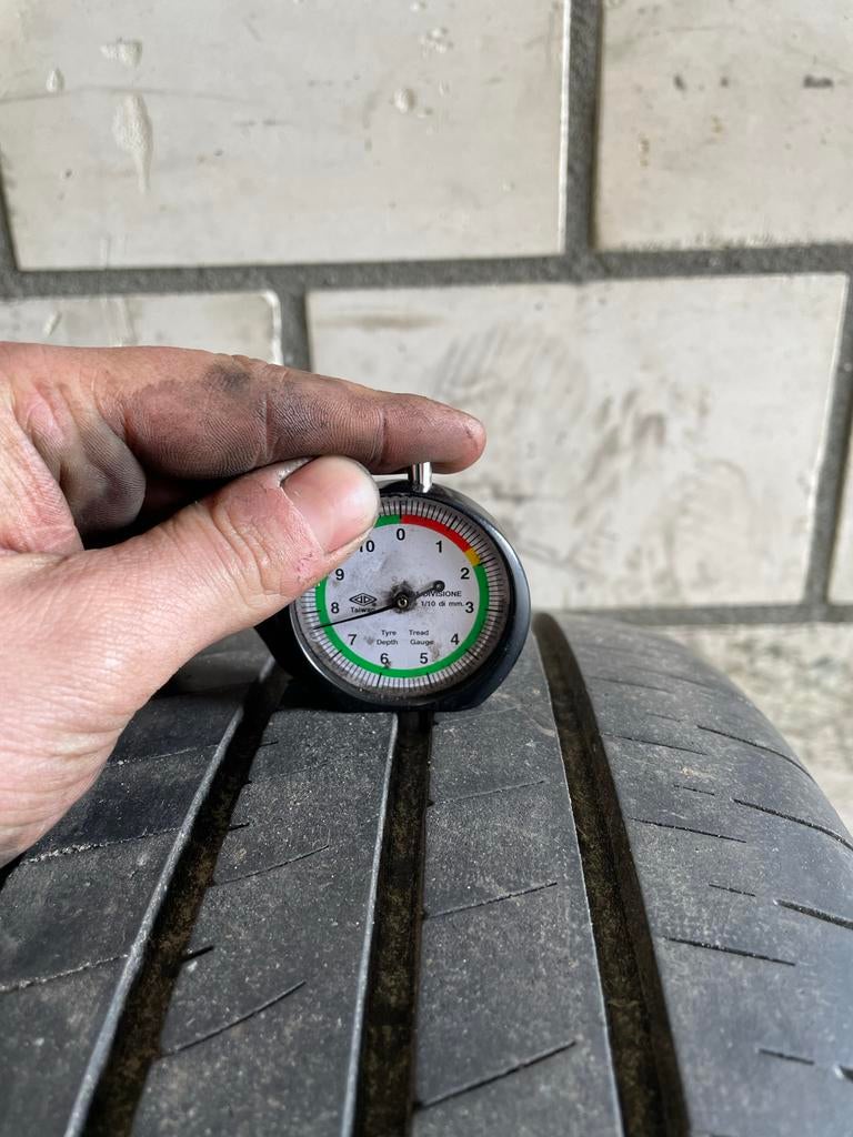 Set van 2: Bridgestone Turanza T005a 225/50RF18 95V Zomerban, 18 inch, Gebruikt, Ophalen of Verzenden, Berkvens