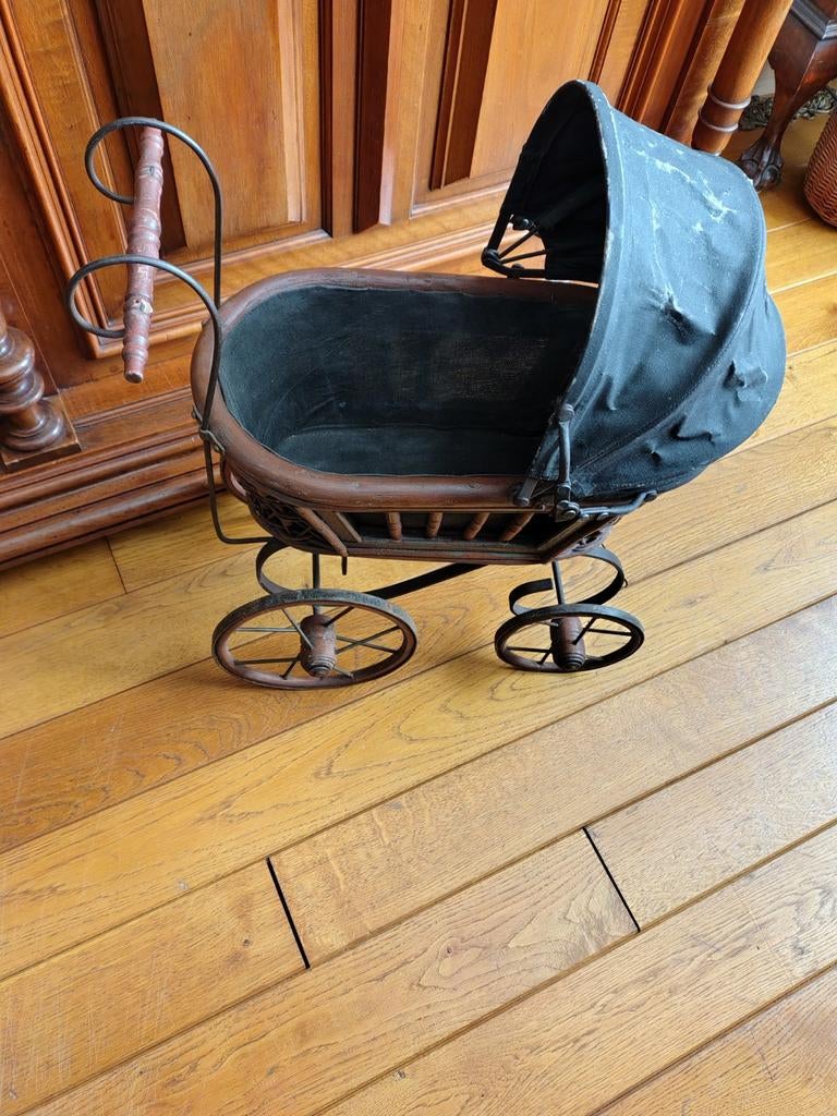 Vintage poppenwagen met pop - 55x40x21 cm, Ophalen of Verzenden, Gebruikt, Overige typen