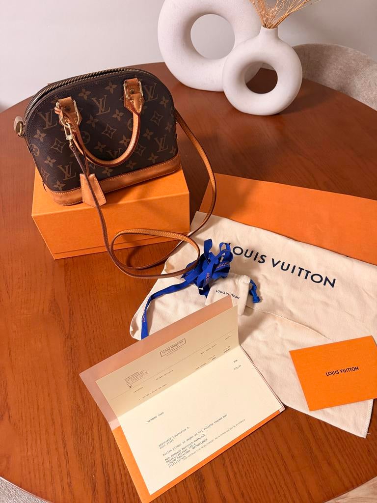 Louis Vuitton Alma BB, Ophalen, Zo goed als nieuw, Bruin, Handtas
