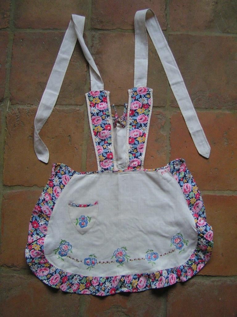 antiek kinderschortje nr TT 482 ger tris, Verzenden, Gebruikt