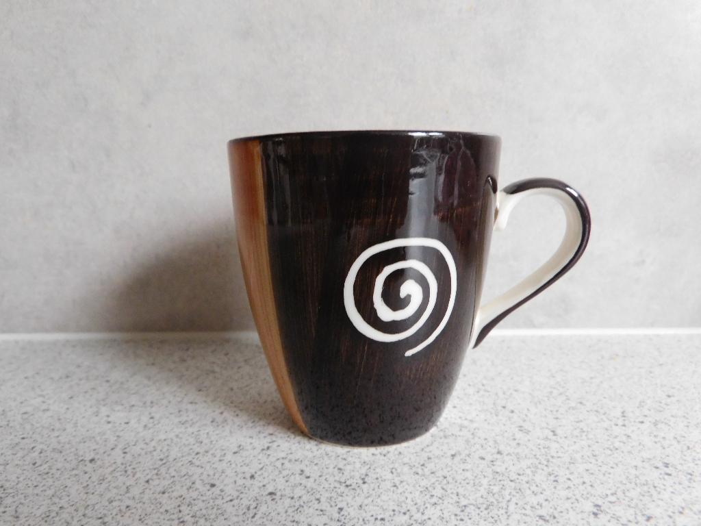 Senseo mok Spiraal Bruin Vic's Handpainted, Huis en Inrichting, Keuken | Servies, Ophalen of Verzenden, Zo goed als nieuw, Overige stijlen