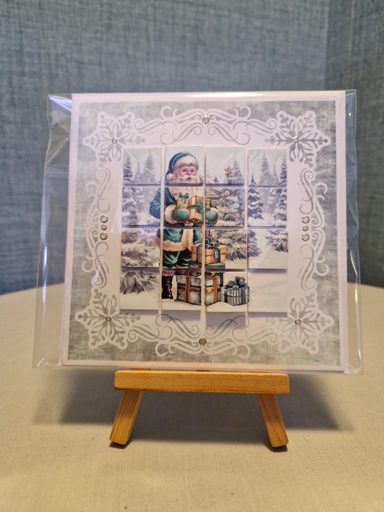 Bloxxx kaartje kerst kerstman met pakjes bij kerstboom, Ophalen of Verzenden, Nieuw, Kerst