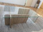 Salontafel met glazen blad en travertin onderstel, Huis en Inrichting, Tafels | Salontafels, Ophalen, Gebruikt, 100 tot 150 cm