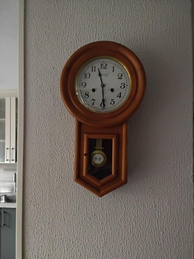 Te koop: grenen wandklok., Huis en Inrichting, Woonaccessoires | Klokken, Ophalen, Wandklok