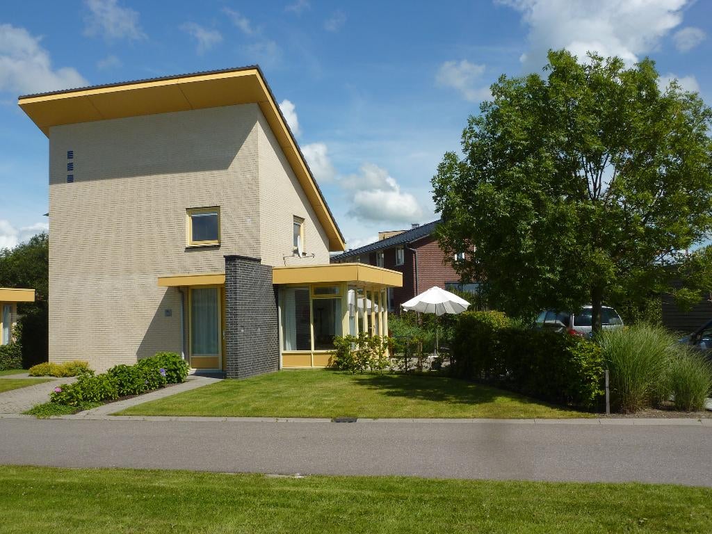 Te huur Vakantiehuis met ligplaats boot, friese meren,Koudum, Wasmachine, Recreatiepark, Friesland, Aan meer of rivier