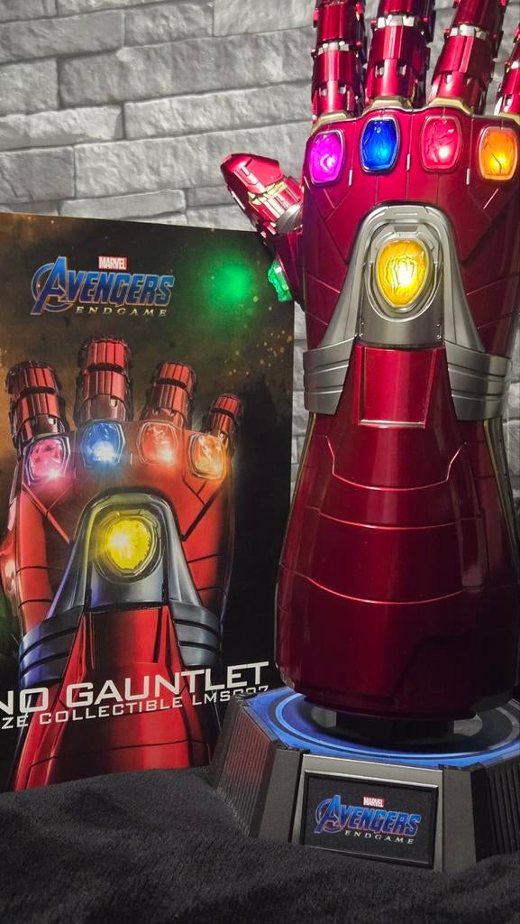 HOT TOYS Avengers Endgame Iron Man 1/1th scale Nano Gauntlet, Ophalen of Verzenden, Nieuw, Overige typen