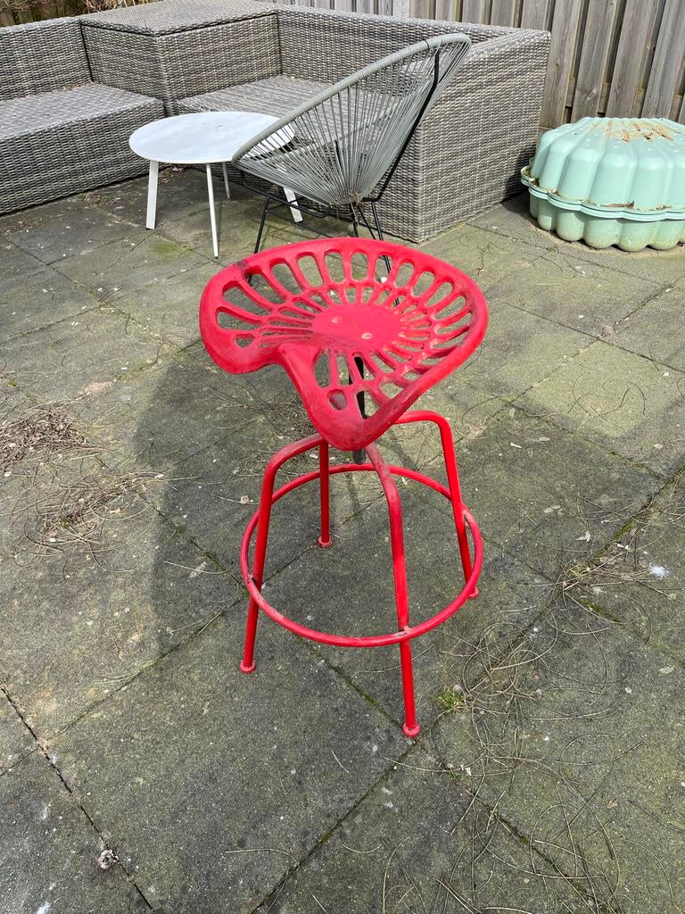 Retro trekker stoel kruk rood, Ophalen, Gebruikt, In hoogte verstelbaar, 60 tot 90 cm