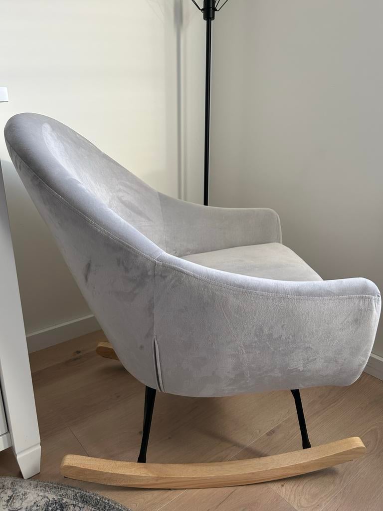 Schommelstoel fauteuil - Grijs, Huis en Inrichting, Ophalen, Zo goed als nieuw, Stof, 75 tot 100 cm