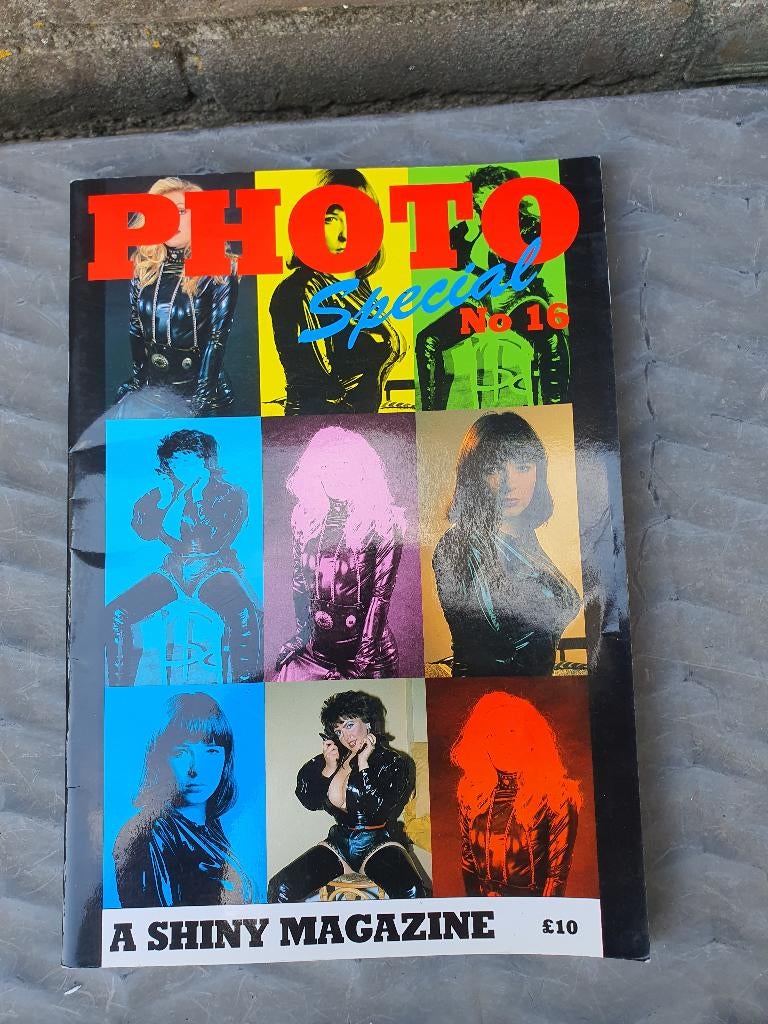 Shiny Rubber Magazine No 16 – 90s Fetish Print, Ophalen of Verzenden, Zo goed als nieuw, Overige onderwerpen