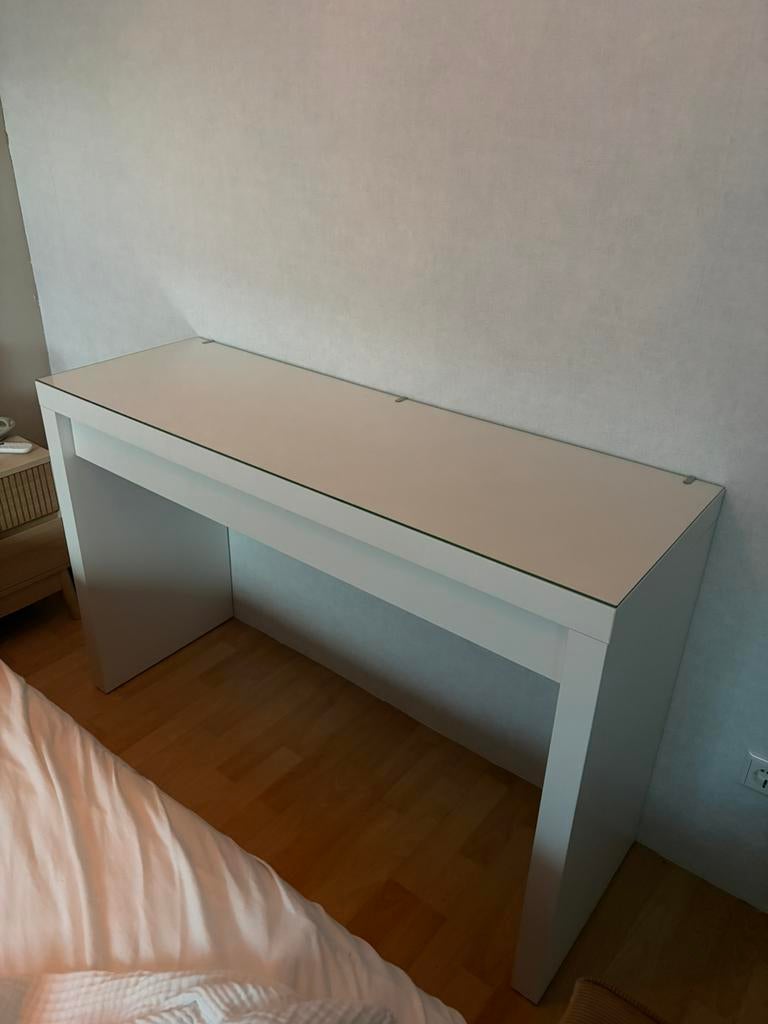 Ikea malm bureau met glazen plaat, Ophalen, Zo goed als nieuw, 50 tot 100 cm, Minder dan 100 cm